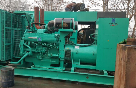 阳朔发电机组如何判断水冷式机油散热器内部是否需要清洗？